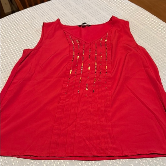 Red Sleeveless Top - Picture 3 of 12